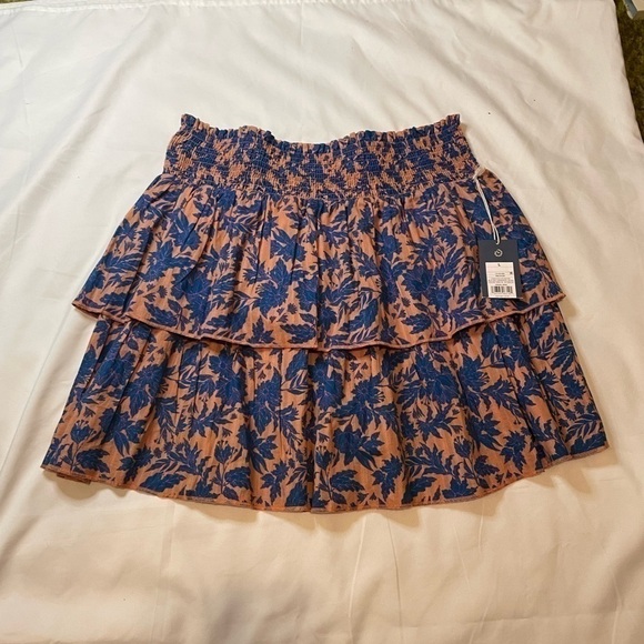Universal Thread Dresses & Skirts - NWT Universal Thread size large blue and orange floral mini skirt